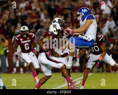 Columbia, SC, États-Unis d'Amérique. 5Th Oct, 2013. Punnter 9 UK- Landon Foster était presque coup après il punted comme l'Université du Kentucky a joué en Caroline du Sud à Columbia, Frank Erwin Center S.C. Samedi, Octobre 5, 2013. C'est premier trimestre l'action de football. Photo par Charles Bertram | Lexington Herald-Leader : Crédit Personnel/ZUMAPRESS.com/Alamy Live News Banque D'Images