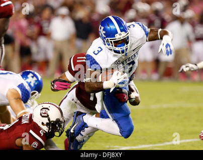 Columbia, SC, États-Unis d'Amérique. 5Th Oct, 2013. UK's 3- Jojo Kemp a été évoquée par le SC 11- T.J. Comme la Holloman Université du Kentucky a joué en Caroline du Sud à Columbia, Frank Erwin Center S.C. Samedi, Octobre 5, 2013. C'est deuxième trimestre action football. Photo par Charles Bertram | Lexington Herald-Leader : Crédit Personnel/ZUMAPRESS.com/Alamy Live News Banque D'Images