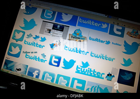 Twitter logos sur écran d'ordinateur, Londres Banque D'Images