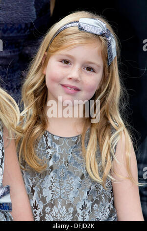 Apeldoorn, aux Pays-Bas. 5Th Oct, 2013. La princesse Alexia des Pays-Bas assiste au mariage du Prince Jaime de Bourbon de Parme et Victoria Cservenyak à la Onze Lieve Vrouwe dix Hemelopening (église Assomption de Notre-Dame church) pour son mariage avec Victoria Cservenyak à Apeldoorn, aux Pays-Bas, le 5 octobre 2013. Photo : Patrick van Katwijk/dpa/Alamy Live News Banque D'Images