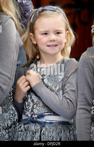 Apeldoorn, aux Pays-Bas. 5Th Oct, 2013. Ariane princesse des Pays-Bas assiste au mariage du Prince Jaime de Bourbon de Parme et Victoria Cservenyak à la Onze Lieve Vrouwe dix Hemelopening (église Assomption de Notre-Dame church) pour son mariage avec Victoria Cservenyak à Apeldoorn, aux Pays-Bas, le 5 octobre 2013. Photo : Patrick van Katwijk/dpa/Alamy Live News Banque D'Images