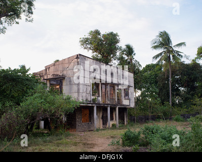 Bâtiment colonial français abandonnés à Kep, au Cambodge. Banque D'Images