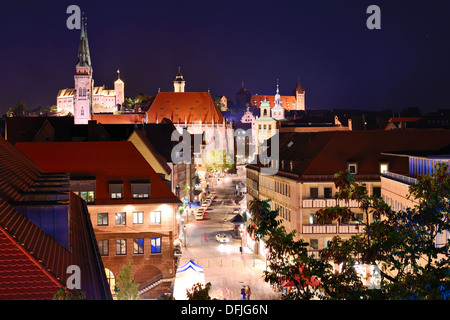 Skyline de Nuremberg, Allemagne la nuit. Banque D'Images