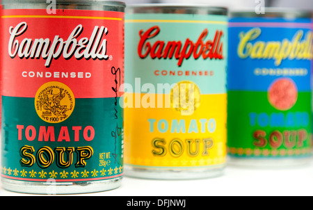 Limited Edition Campbell's Tomato Soup Cans inspiré par Andy Warhol des années 60, peintures, Londres Banque D'Images