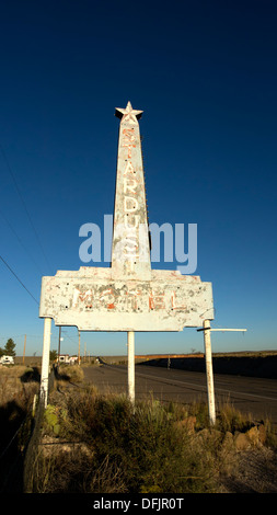 Vieille enseigne pour un motel à Marfa, Texas. Banque D'Images