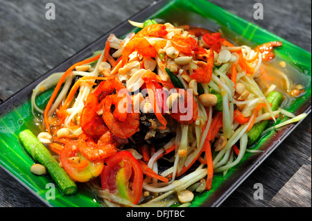 Le goût de la Thaïlande - tous les temps Thai salade préférée - Somtam (Salade de papaye verte épicée) Banque D'Images