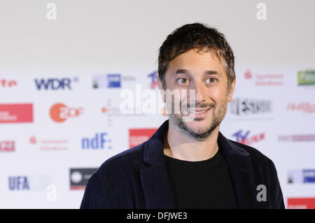 Cologne, Allemagne. 08Th Oct, 2013. Directeur et écrivain américain Harmony Korine arrive pour la remise des prix du Festival International du Cinéma et de la télévision Conférence de Cologne à Cologne, Allemagne, 04 octobre 2013. Photo : Horst Galuschka/dpa/Alamy Live News Banque D'Images