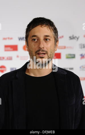 Cologne, Allemagne. 08Th Oct, 2013. Directeur et écrivain américain Harmony Korine arrive pour la remise des prix du Festival International du Cinéma et de la télévision Conférence de Cologne à Cologne, Allemagne, 04 octobre 2013. Photo : Horst Galuschka/dpa/Alamy Live News Banque D'Images
