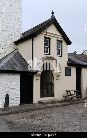 Tour de l'horloge de Carmarthen Town Hall, rue King le lieu de rencontre pour les Société Carmarthenshire Carmarthen Wales Cymru UK GO Banque D'Images