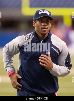 Indianapolis, Indiana, USA. 6Th Oct 2013. 06 octobre 2013 : Seattle Seahawks quarterback Russell Wilson (3) au cours de l'échauffement avant le match de la NFL entre les Seattle Seahawks et les Indianapolis Colts au Lucas Oil Stadium à Indianapolis, IN. Credit : csm/Alamy Live News Banque D'Images