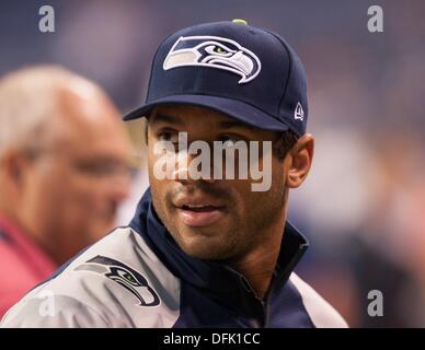 Indianapolis, Indiana, USA. 6Th Oct 2013. 06 octobre 2013 : Seattle Seahawks quarterback Russell Wilson (3) au cours de l'échauffement avant le match de la NFL entre les Seattle Seahawks et les Indianapolis Colts au Lucas Oil Stadium à Indianapolis, IN. Credit : csm/Alamy Live News Banque D'Images