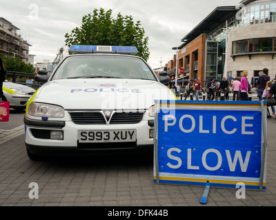 Voiture de la circulation routière du Service de Police d'Essex restauré, Vauxhall Omega MV6 avec un faible signe de la police Banque D'Images