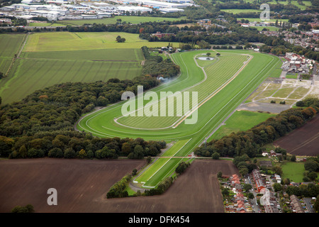 Vue aérienne de Haydock Park Racecourse - Horse Racing course circuit dans le Lancashire Banque D'Images
