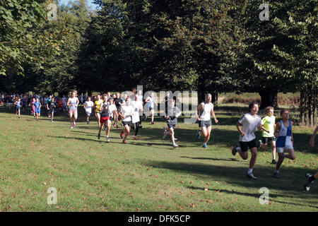 Londres, Royaume-Uni. 06 Oct, 2013. Dimanche 6 octobre 2013 une aire de fun run organisé parallèlement à la Royal Parks Foundation 50km Ultra run charité Bushy Park, Londres, UK. Credit : Maurice Savage/Alamy Live News Banque D'Images