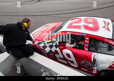 Kansas City, KS, États-Unis d'Amérique. 6Th Oct 2013. Kansas City, KS - Oct 06, 2013 : Kevin Harvick (29) gagne le Hollywood Casino at Kansas Speedway 400 à Kansas City, KS. Credit : csm/Alamy Live News Banque D'Images