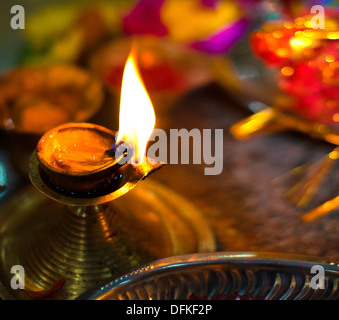 Lampe avec Diwali festival indien setup Banque D'Images