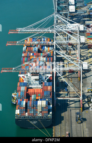 Photographie aérienne d'un navire à Southampton Docks Banque D'Images