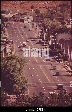 Rue principale de Moab. Cette ancienne ville pionnière MORMON DU COLORADO EST LE POINT DE DÉPART POUR DES EXCURSIONS vers le nord, en... 545614 Banque D'Images