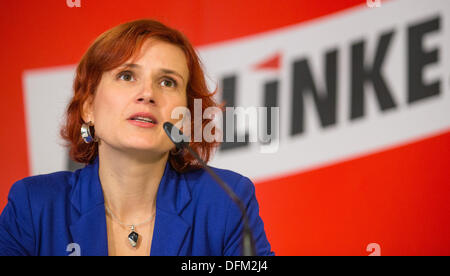 Berlin, Allemagne. 07Th Oct, 2013. Présidente du parti allemand la gauche, Katja Kipping, tient une conférence de presse à Berlin, Allemagne, 07 octobre 2013. Photo : HANNIBAL/dpa/Alamy Live News Banque D'Images