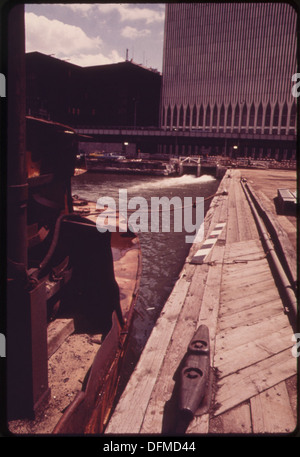 Sortie DE DRAINAGE ENTRE LE WORLD TRADE CENTER, NEW YORK, GÉANT LE DERNIER EN CONSTRUCTION ENTRE VESEY ET... 549303 Banque D'Images