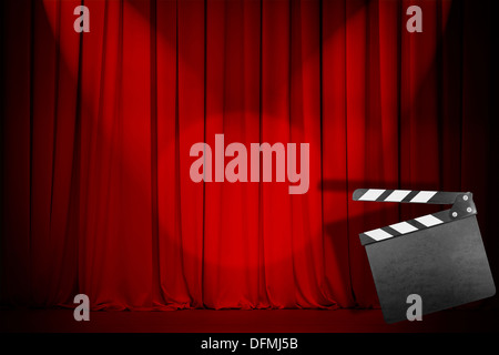 Théâtre rideau rouge avec vide clapper board Banque D'Images