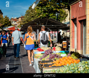 Des fruits pour la vente au marché aux fleurs du Cours Saleya à Nice Banque D'Images