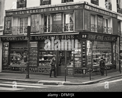 La mere de famille épiceries dans la rue du Faubourg Montmartre, Paris Banque D'Images