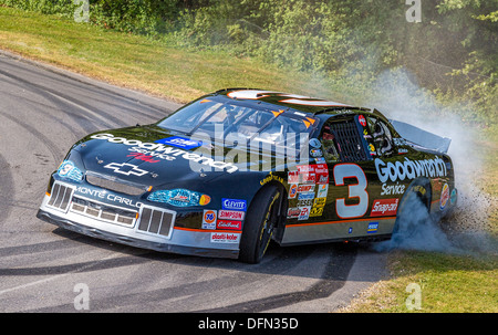 2000 Chevrolet Monte Carlo avec chauffeur Kerry Earnhardt au Goodwood Festival of Speed 2013, Sussex, England, UK. Banque D'Images