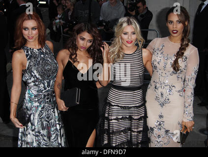 Londres, Royaume-Uni, le 7 octobre 20113. (L-R) Una Healy, Mollie King, Vanessa White et Rochelle Humes du samedi girl assister à la fierté de la Grande-Bretagne accorde à Grosvenor House de Londres : Crédit WFPA/Alamy Live News Banque D'Images