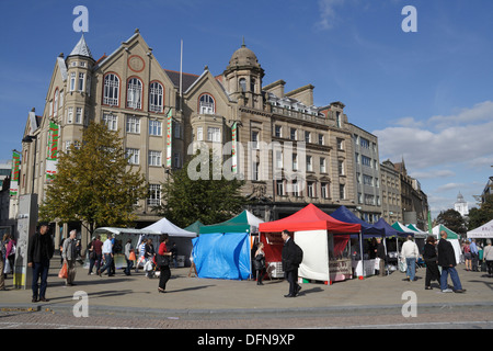 Les étals de marché sur Fargate, Sheffield City Centre Banque D'Images