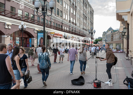 Musicien Ulitsa Arbat de Moscou (rue) Banque D'Images