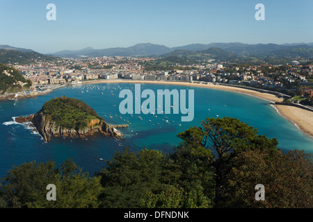 Vue depuis le mont Igeldo sur une île, avec la baie de Playa de la Concha, Isla de Santa Clara, la Bahia de la Concha, San Sebastian, Donos Banque D'Images