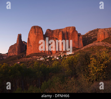 Los Mallos de Riglos, formations rocheuses, montagnes, Riglos, village, provinz de Huesca, Aragon, Espagne du Nord, l'Espagne, Europe Banque D'Images