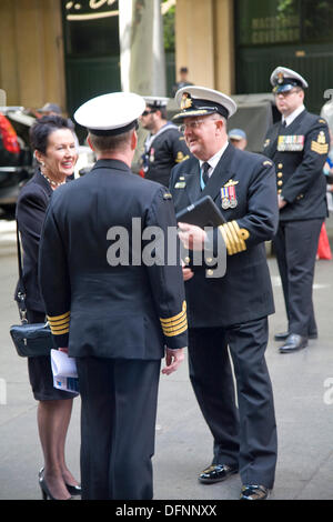 Sydney, Australie. 8 octobre 2013. Maire de ville de Sydney, Clover Moore, arrive à Martin Place pour la Royal Australian Navy Memorial Service, qui fait partie de la Revue internationale de la flotte.Mardi 8 octobre Crédit : Alamy Live News Banque D'Images