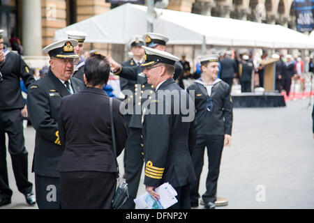 Sydney, Australie. 8 octobre 2013. Maire de ville de Sydney, Clover Moore, arrive à Martin Place pour la Royal Australian Navy Memorial Service, qui fait partie de la Revue internationale de la flotte.Mardi 8 octobre Crédit : Alamy Live News Banque D'Images