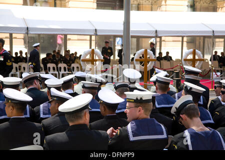 Sydney, Australie. 8 octobre 2013. Dans le cadre de la Revue internationale de la flotte, la Marine royale australienne organise un service commémoratif à Martin Place, Sydney, Australie. Le mardi 8 octobre 2013 Photo : Alamy Live News Banque D'Images