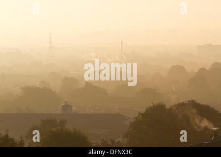 Wimbledon, Londres, Royaume-Uni. 8 octobre 2013. Scène d'automne lever du soleil dans le sud ouest de Londres : Crédit amer ghazzal/Alamy Live News Banque D'Images