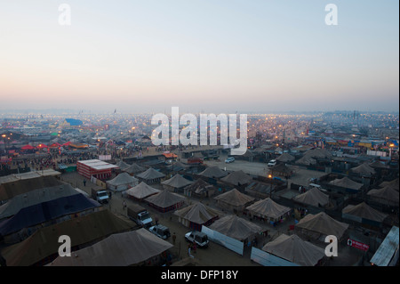 Vue aérienne de tentes d'habitation à Maha Kumbh, Allahabad, Uttar Pradesh, Inde Banque D'Images