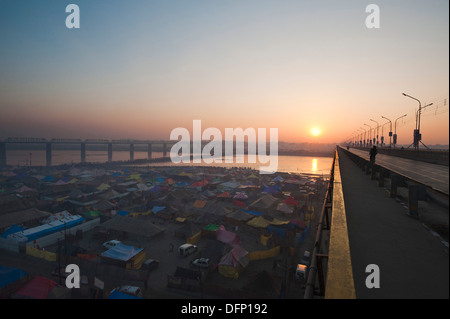 Vue aérienne de tentes d'habitation à Maha Kumbh, Allahabad, Uttar Pradesh, Inde Banque D'Images