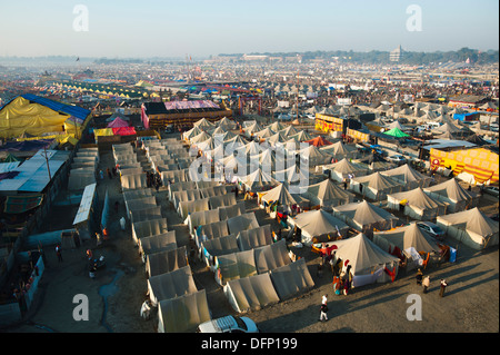 Vue aérienne de tentes d'habitation à Maha Kumbh, Allahabad, Uttar Pradesh, Inde Banque D'Images