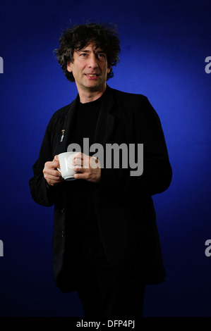 Neil Gaiman, auteur anglais de nouvelles, romans, bandes dessinées, romans graphiques et films au Festival du livre d'Edimbourg 2013. Banque D'Images