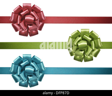 Ensemble de rouge, vert et bleu avec des rubans de satin bow isolé sur fond blanc Banque D'Images
