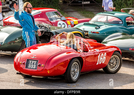 Sally Mason-Styrron arrive au sommet dans le paddock 1950 Ferrari 166 MM Barchetta. 2013 Goodwood Festival of Speed, Sussex, UK Banque D'Images