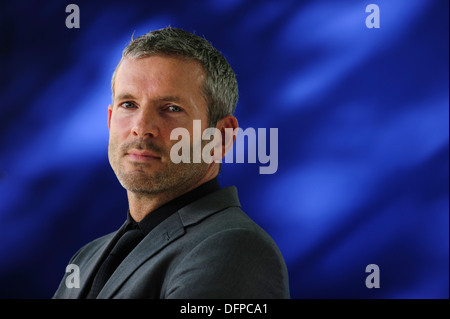 Kevin Maher, journaliste et écrivain, assistant à l'Edinburgh International Book Festival, dimanche 18 août 2013. Banque D'Images