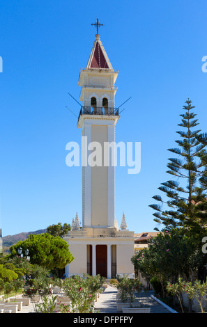 L'impressionnant clocher de l'église Saint Jean St, au port de la ville de Zakynthos, l'île de Zakynthos, Grèce. Banque D'Images