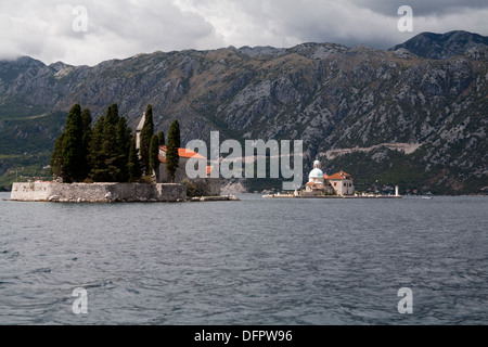 Notre Dame de l'église de roche dans la baie de Kotor à l'extrémité de la baie Monténégro Banque D'Images