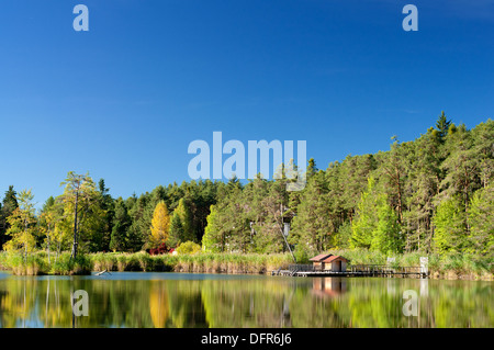 Lodge de pêche en bois en Italie Banque D'Images