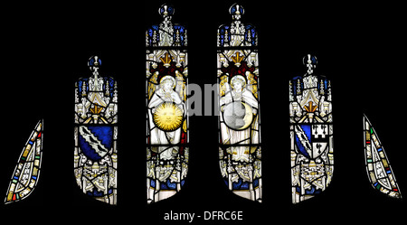 La partie supérieure de la fenêtre de l'est allume, St Wilfrid's Church, Tonbridge, Yorkshire, Angleterre Banque D'Images