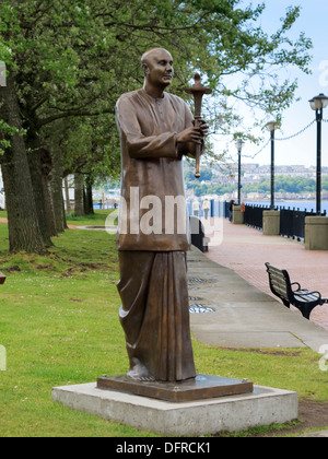 Statue de la paix de l'harmonie mondiale Cardiff Bay Cardiff au Pays de Galles Banque D'Images