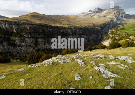 Sur le massif du Monte Perdido et dans la vallée de Anisclo Parc National d'Ordesa, Pyrénées, Huesca, Aragon, Espagne Banque D'Images